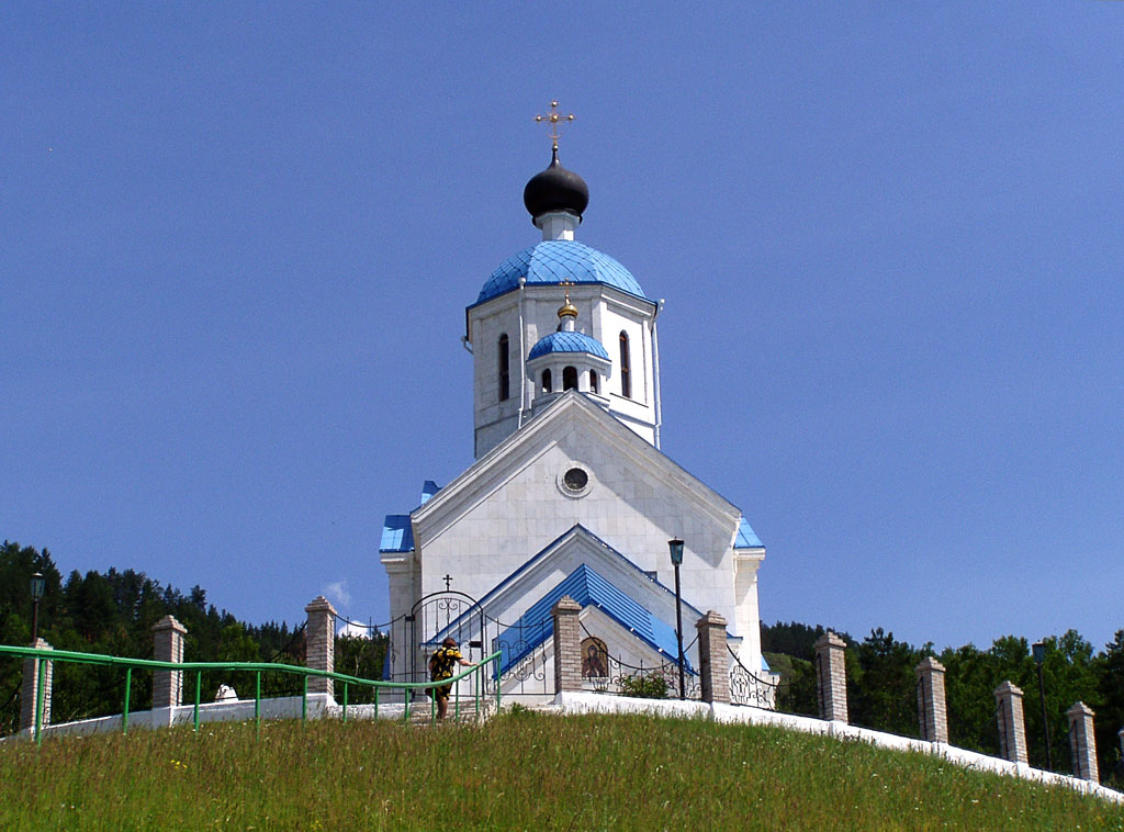 Церковь святой Евдокии. Тропинка к храму